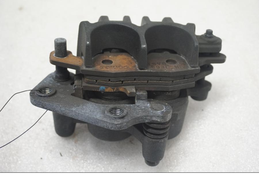 Snett uppifrån på Bromsok från en Suzuki SV 650 -2016 motorcykel.