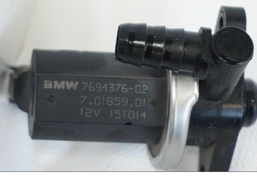 Snett uppifrån på Luftburksventil från en BMW K 1600 -2015 motorcykel.