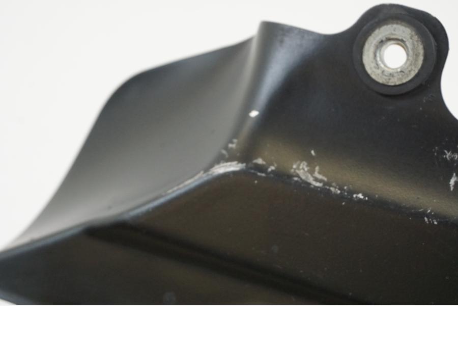 Vänster sida på Värmeskydd från en Suzuki GSX-R 1000 -2009 motorcykel.