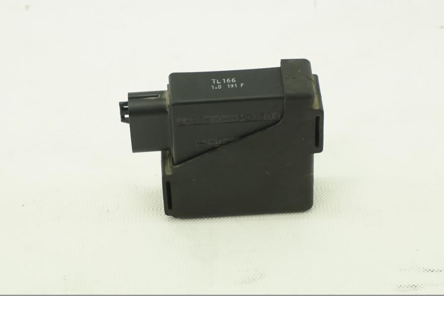 Framsidan på Blinkersrelä från en Honda VFR 1200 -2012 motorcykel.