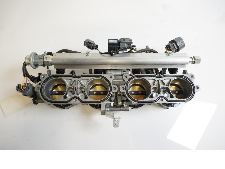 Baksidan på Spjällhus från en Honda CBR 1100 XX -2006 motorcykel.