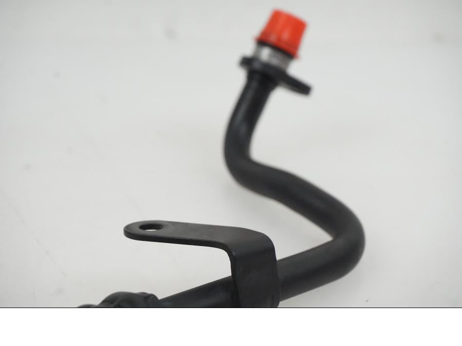 Höger sida på Oljekylrör från en BMW R Ninet -2017 motorcykel.