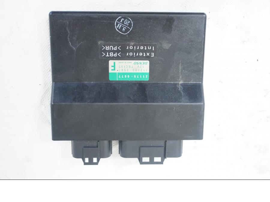 Baksidan på CDI / ECU från en Kawasaki ER-6N -2006 motorcykel.