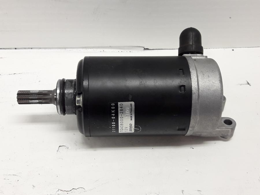 Framsidan på Startmotor från en Suzuki GSX-S 1000 -2018 motorcykel.