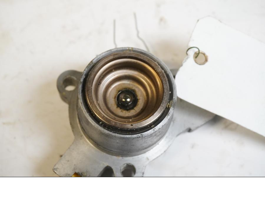 Baksidan på Kopplingslavcylinder från en Kawasaki VN 1500 -1995 motorcykel.