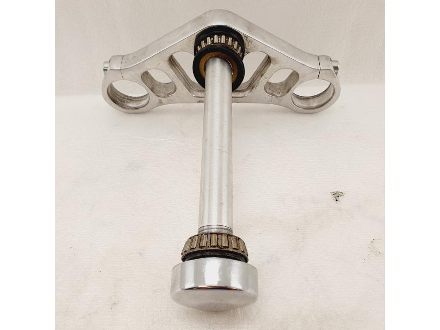 Extrabild1 på Gaffelkrona från en H-D V-Rod 1130 -2005 motorcykel.