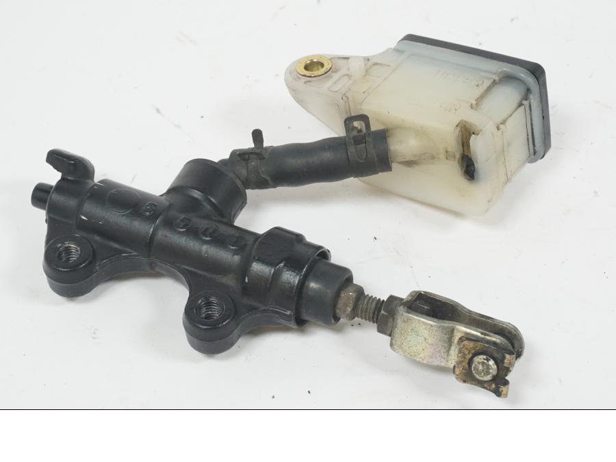 Snett uppifrån på Bromshuvudcylinder från en Triumph Rocket III -2007 motorcykel.