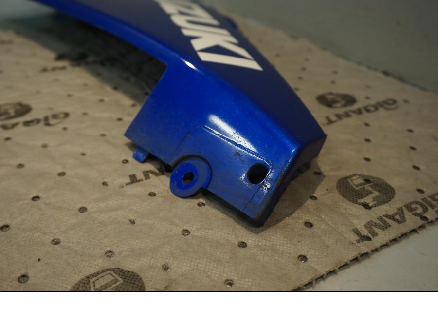 Höger sida på Magkåpa från en Suzuki GSX-R 1000 -2008 motorcykel.