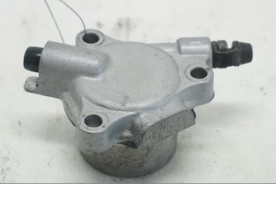 Baksidan på Kopplingslavcylinder från en Triumph Tiger Explorer -2012 motorcykel.