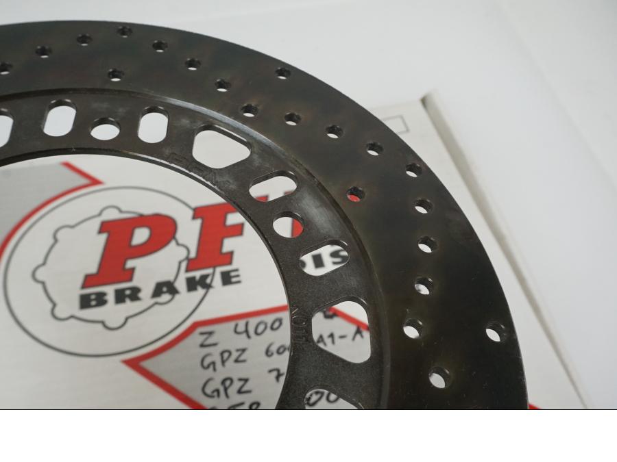 Snett uppifrån på Bromsskiva från en Kawasaki GTR 1000 -1993 motorcykel.