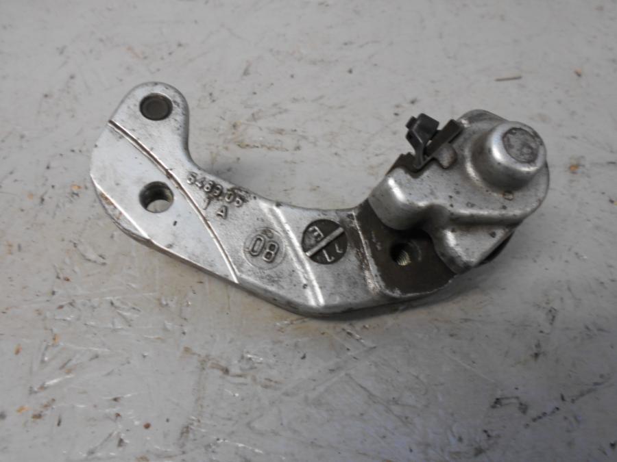 Baksidan på Bromsoksfäste från en Yamaha YZF-R 125 -2009 motorcykel.