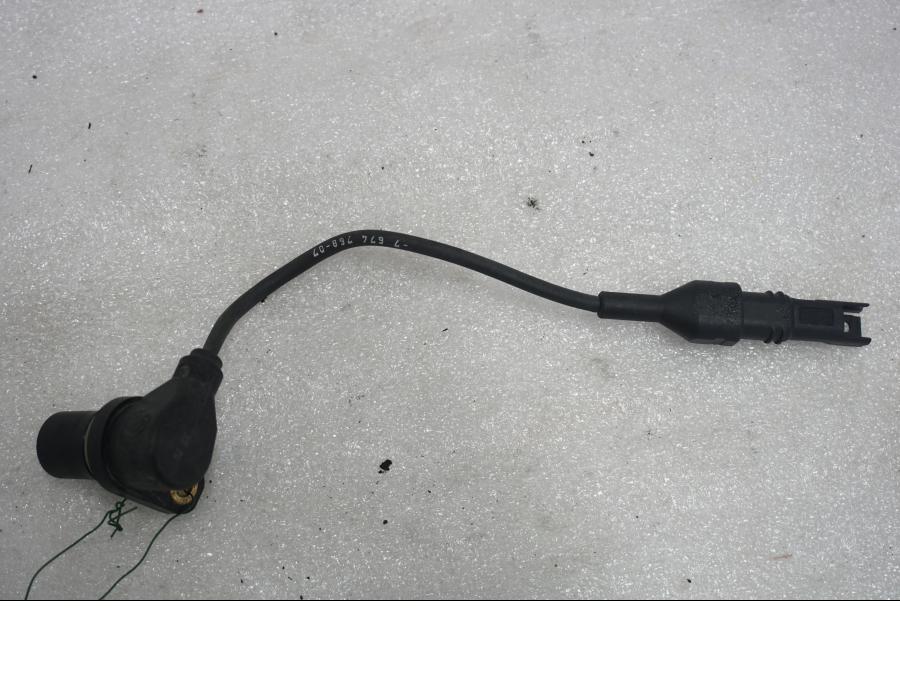 Framsidan på Kamaxelgivare från en BMW K 1300 R -2011 motorcykel.