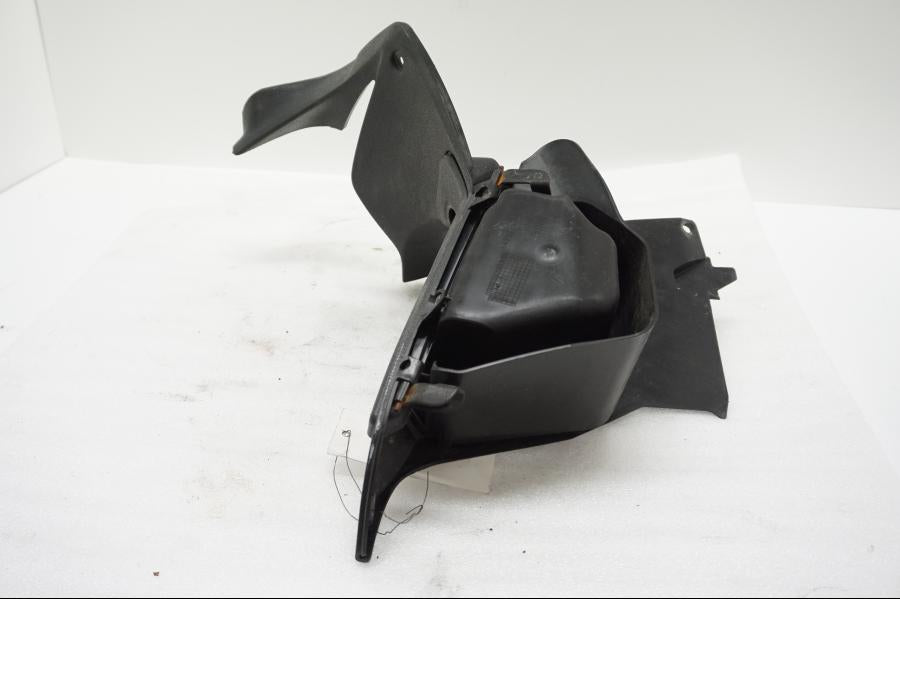 Höger sida på Toppkåpsinsida från en Honda XL 1000 V -2008 motorcykel.