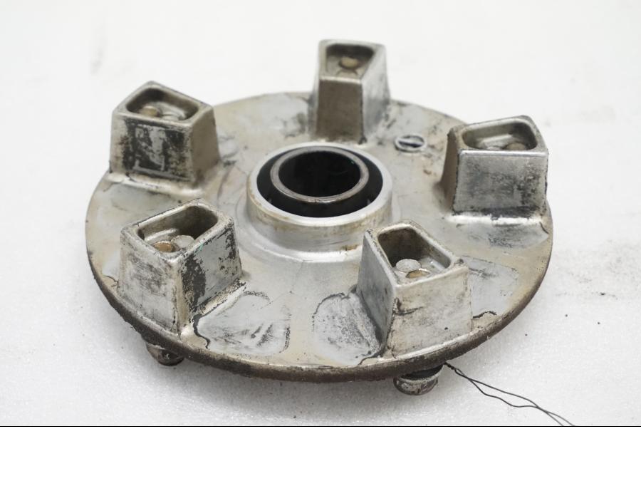 Baksidan på Drevfäste från en Suzuki SV 1000 -2007 motorcykel.