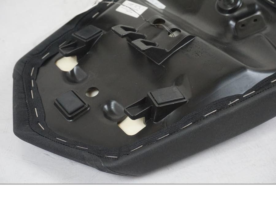 Extrabild3 på Sadel från en KTM 1290 Super Duke R EVO -2023 motorcykel.