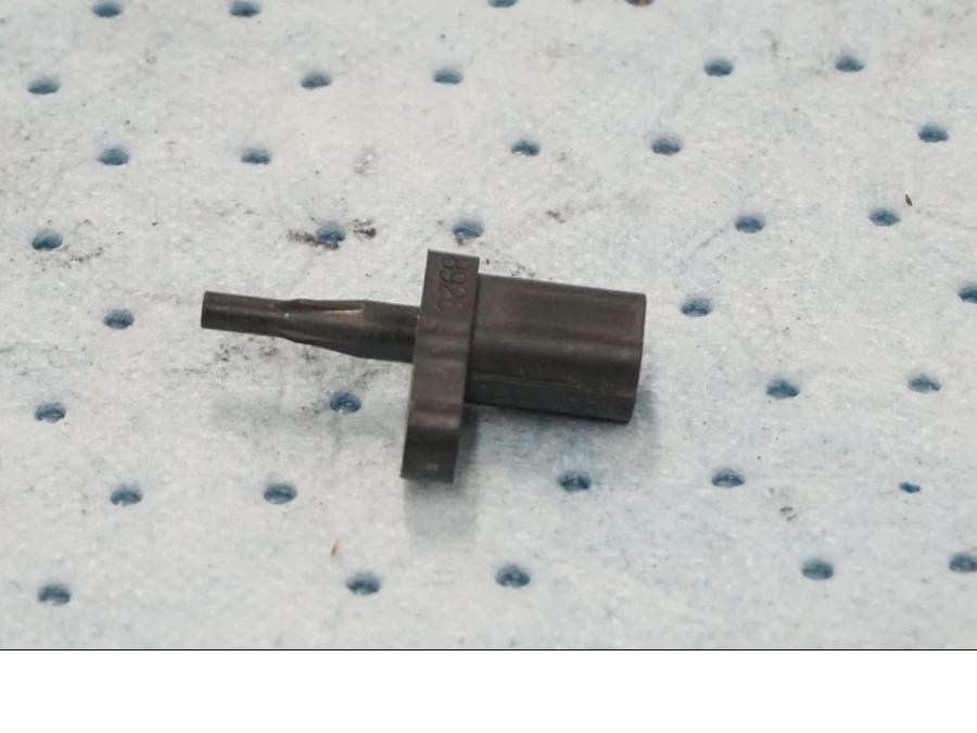 Framsidan på Temperatursensor från en Yamaha MT-09 Tracer -2019 motorcykel.