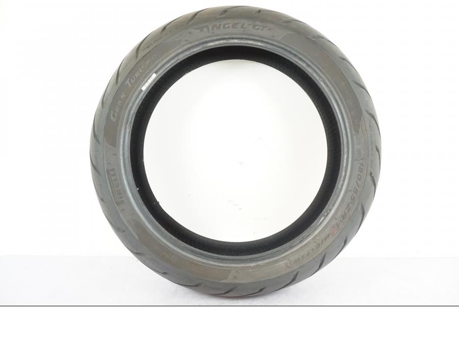 Extrabild4 på <p>Begagnad däck av märket Pirelli och modell Gran Turismo Angel GT.</p>
<p>Dimension 180/55 ZR 17 M/C (73W). </p>
<p>Mönsterdjup ca: (5,30mm i mitten) (4,35mm yttre däck) ca 80% kvar.</p>
<p>Tillv 1821.</p>
<p>Mindre märke finns se bild.</p> moped.