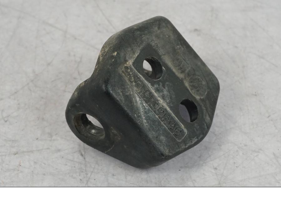 Vänster sida på Fotpinnefäste från en KTM 1290 Super Adventure R -2018 motorcykel.