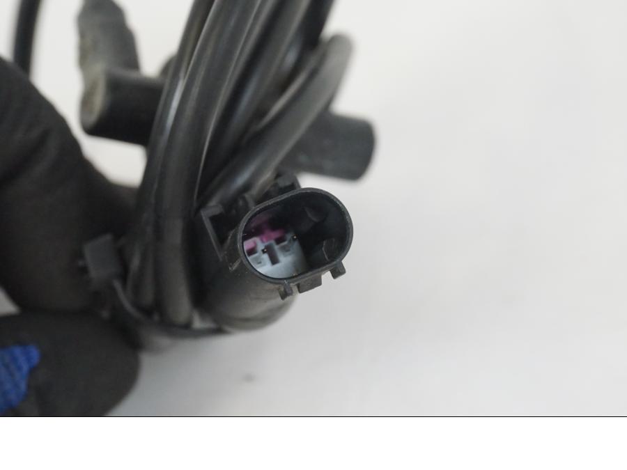 Snett nerifrån på ABS givare från en BMW F 650 CS -2002 motorcykel.