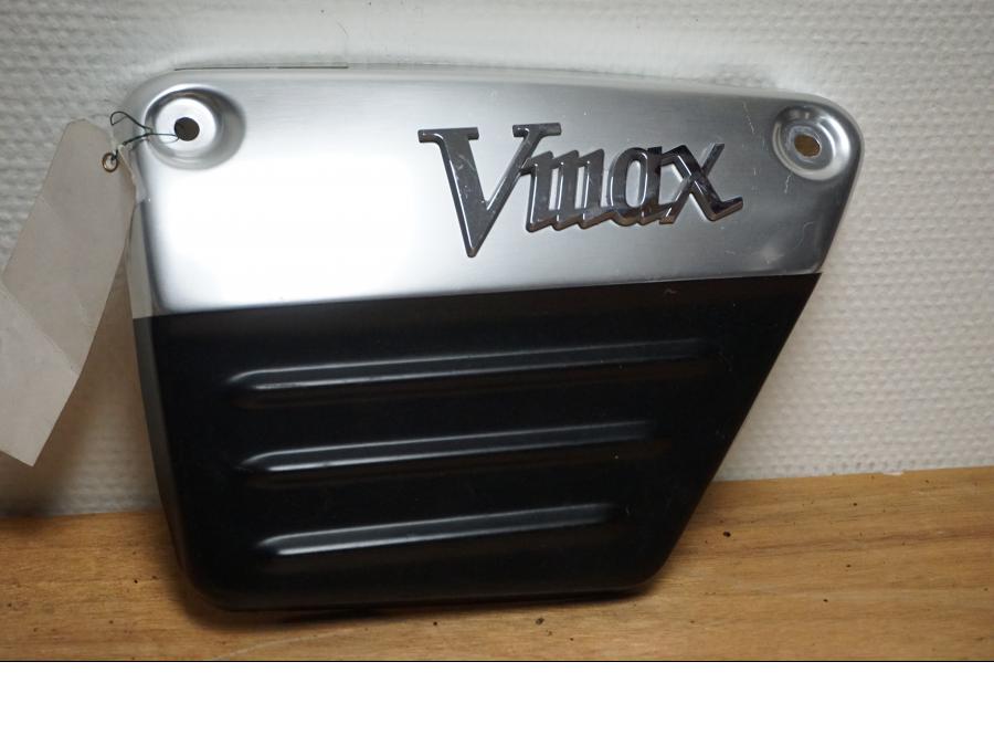 Framsidan på Sidopanel från en Yamaha V-MAX 1200 -2001 motorcykel.