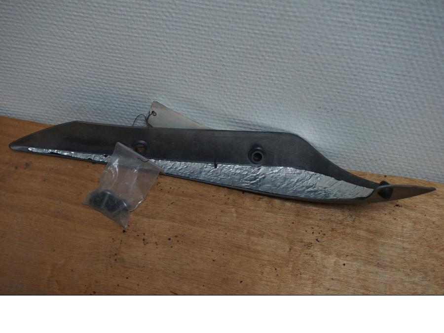 Baksidan på Ljuddämparplast från en Yamaha YZF 1000 R1 -2005 motorcykel.