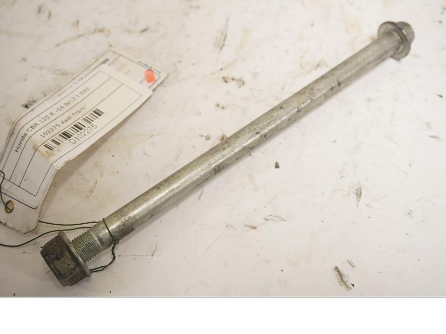 Framsidan på Axel från en Honda CBR 125 R -2004 motorcykel.