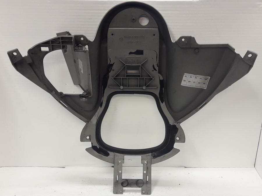 Snett uppifrån på Bensintankskåpa från en BMW K 1200 LT -2006 motorcykel.