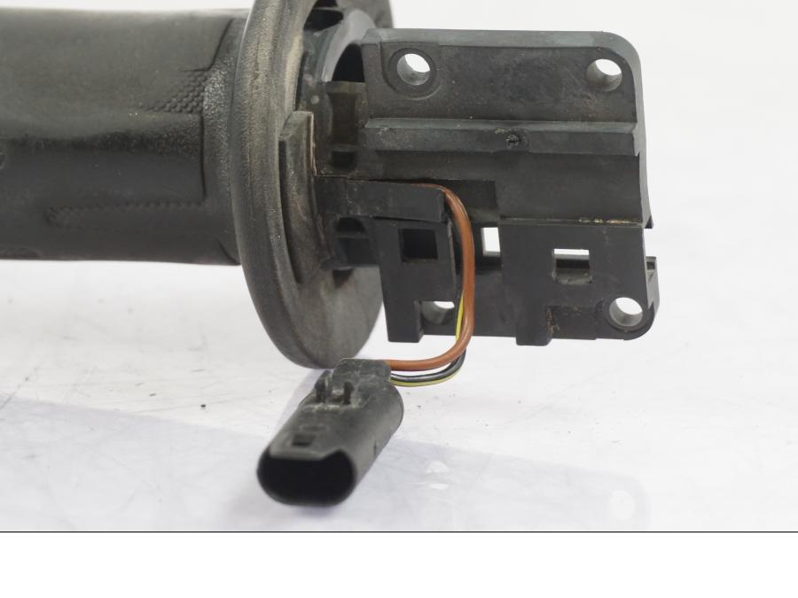 Snett uppifrån på Värmehandtag från en BMW R 1200 GS -2005 motorcykel.