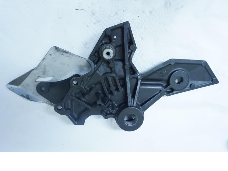 Baksidan på Fotpinnefäste från en Kawasaki Ninja 650 -2018 motorcykel.