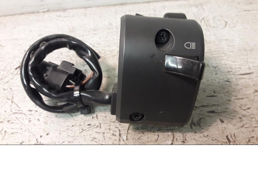 Baksidan på Styrelreglage från en Ducati 848 -2010 motorcykel.