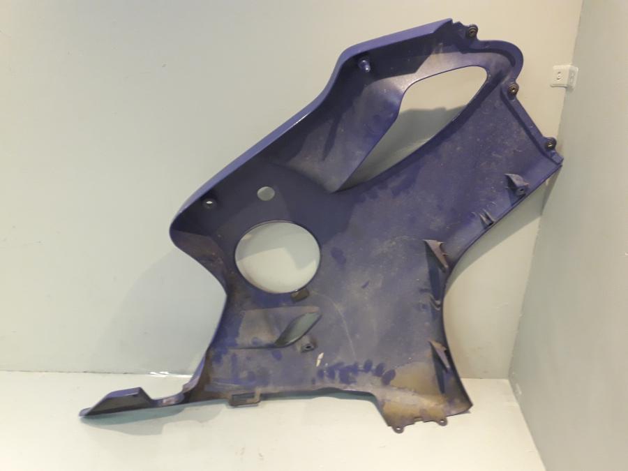 Snett uppifrån på Sidkåpa från en Honda CBR 600 -1999 motorcykel.