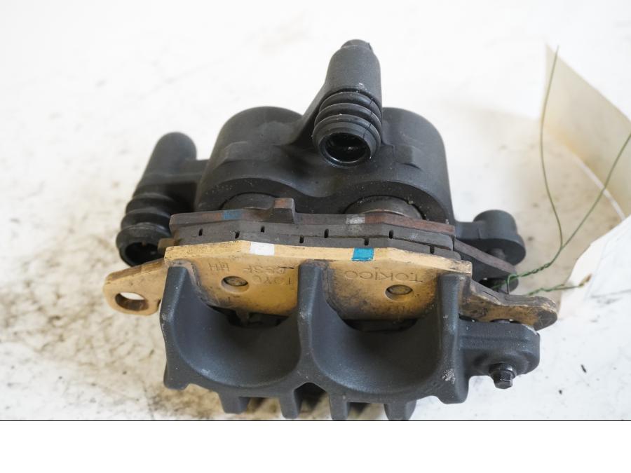 Höger sida på Bromsok från en Kawasaki Versys 650 -2007 motorcykel.