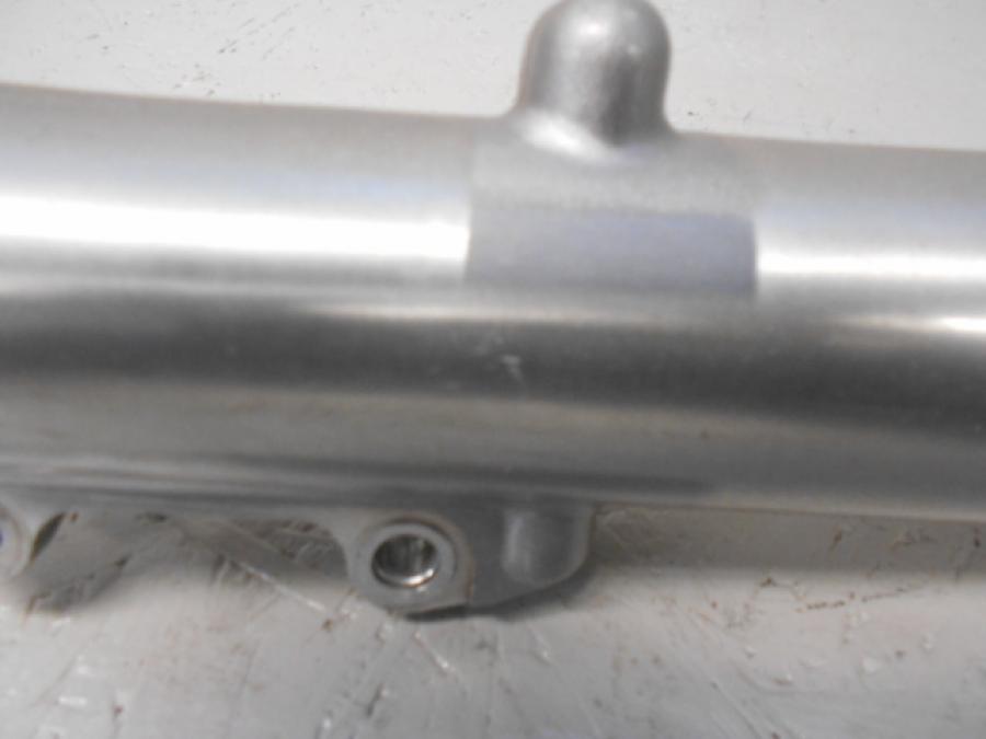 Vänster sida på Gaffelben från en H-D Street Glide FLHX -2000 motorcykel.