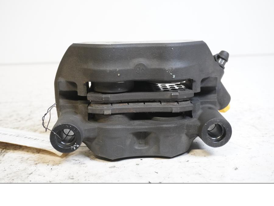 Höger sida på Bromsok från en Triumph Daytona 675 -2011 motorcykel.