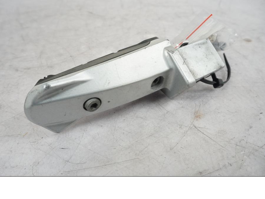 Höger sida på Fotpinne från en BMW R 850 R -2004 motorcykel.