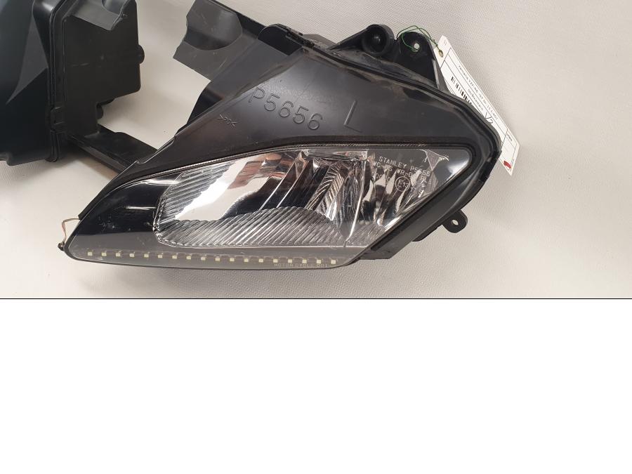 Snett nerifrÄn pÄ StrÄlkastare frÄn en Yamaha YZF R6 -2007 motorcykel.