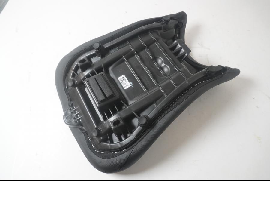 Höger sida på Sadel från en BMW S 1000 RR -2023 motorcykel.