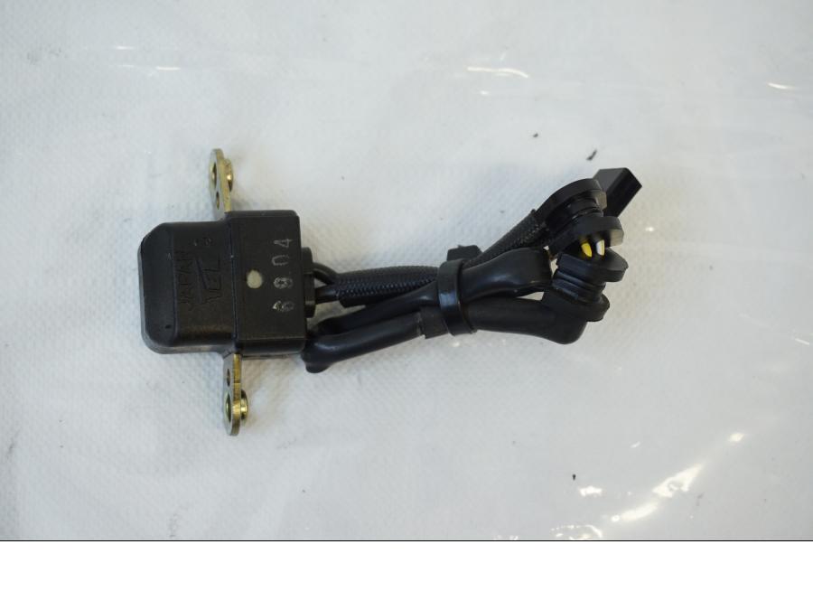 Baksidan på Tändpickup från en Honda CBR 900 RR -1997 motorcykel.