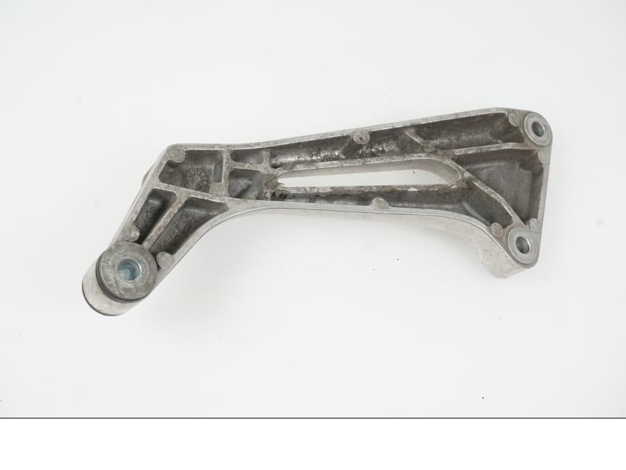 Baksidan på Fotpinnefäste från en Aprilia Tuono V4R -2016 motorcykel.