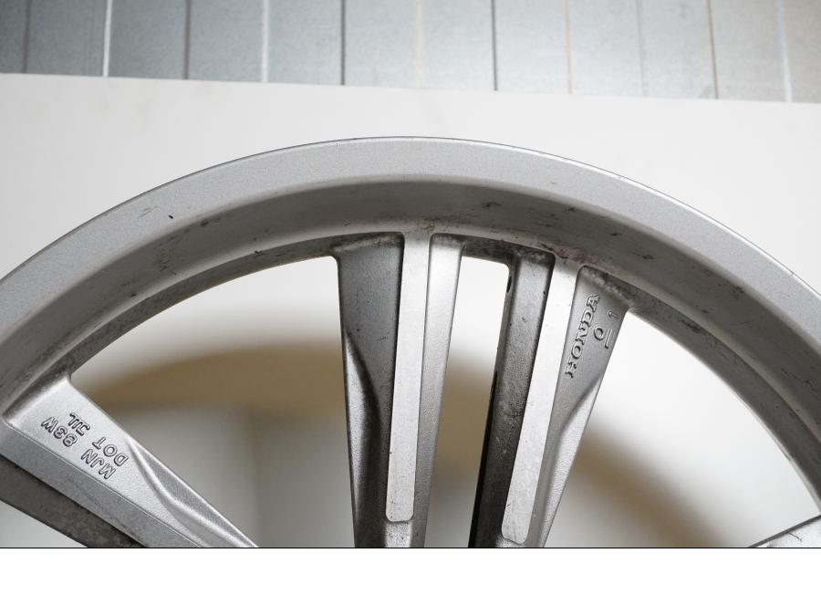 Extrabild6 på Fälg från en Honda CTX 1300 -2014 motorcykel.