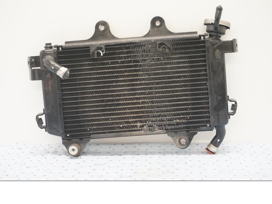 Baksidan på Vattenkyl från en KTM 125 Duke -2017 motorcykel.