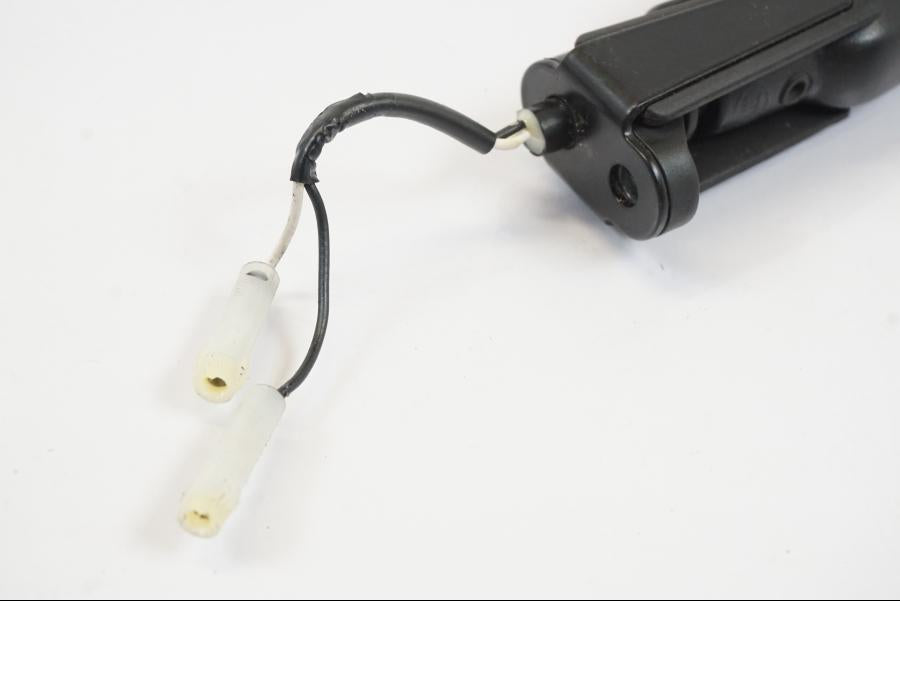 Snett uppifrån på Blinkers från en Triumph Trident -2021 motorcykel.