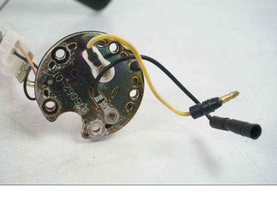 Extrabild3 på Bensinnivågivare från en H-D Softail Standard FXST -2001 motorcykel.