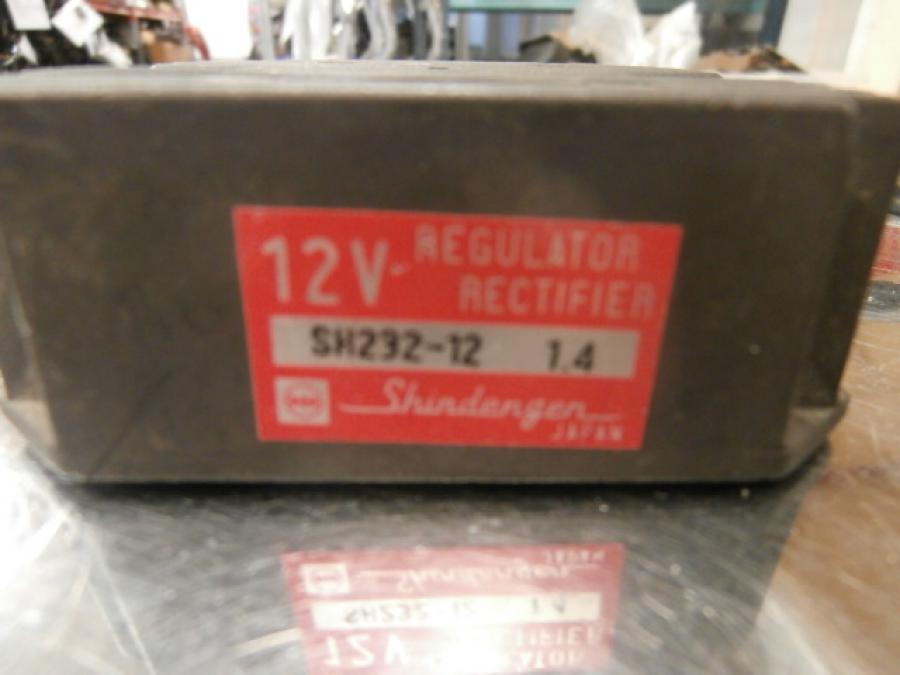 Vänster sida på Likriktare från en Honda CX 500 -1982 motorcykel.