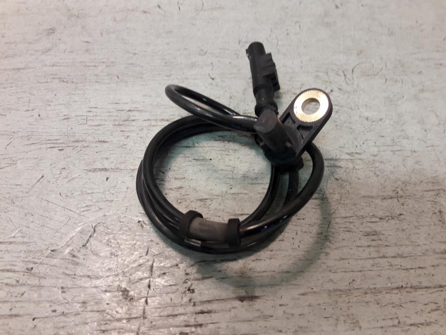 Framsidan på ABS givare från en Kawasaki GTR 1400 -2012 motorcykel.