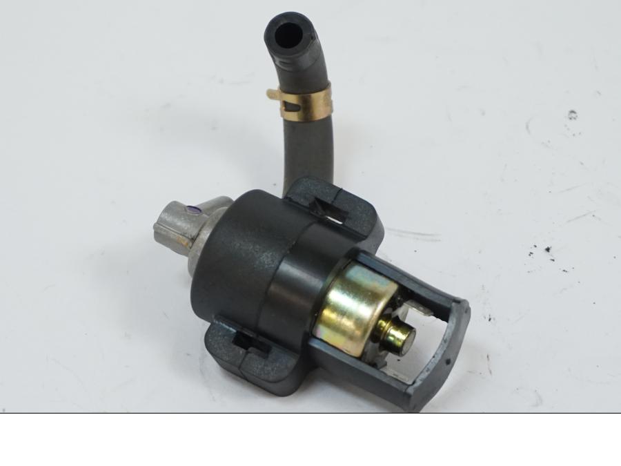 VÀnster sida pÄ Second Air frÄn en Kawasaki VN 1500 -2002 motorcykel.