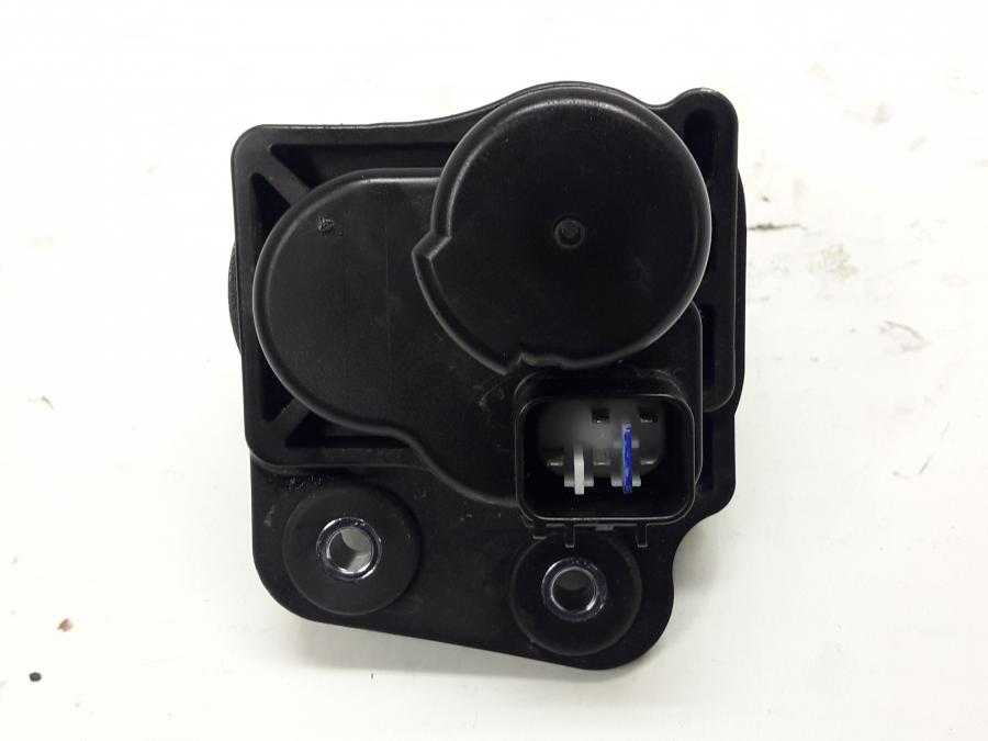 Höger sida på Avgasspjällmotor från en Yamaha XJR 1300 -2015 motorcykel.