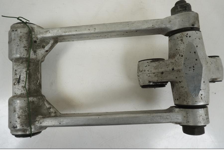 Extrabild2 på Stötdämparlänkage från en BMW S 1000 R -2019 motorcykel.