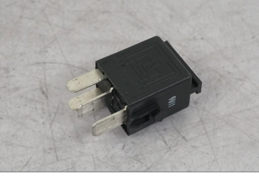 Baksidan på Relä från en BMW R 1100 GS -1998 motorcykel.