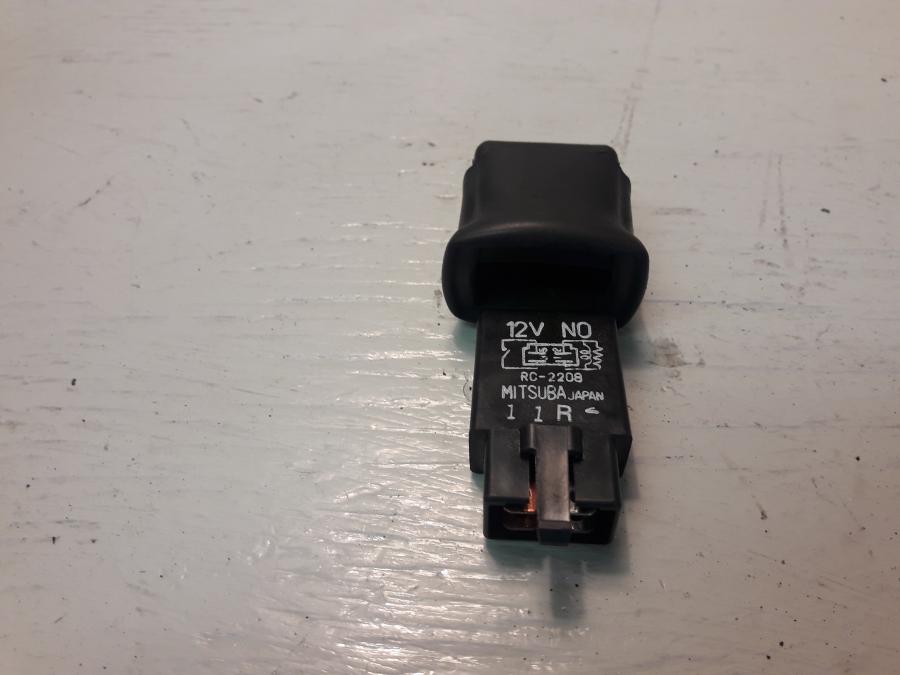 Framsidan på Relä från en Honda VFR 800 -2000 motorcykel.